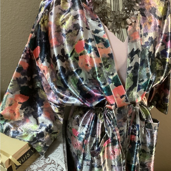 NEW YORK & Co. Colorful Abstract Print Skirt KIMONO - Picture 7 of 16